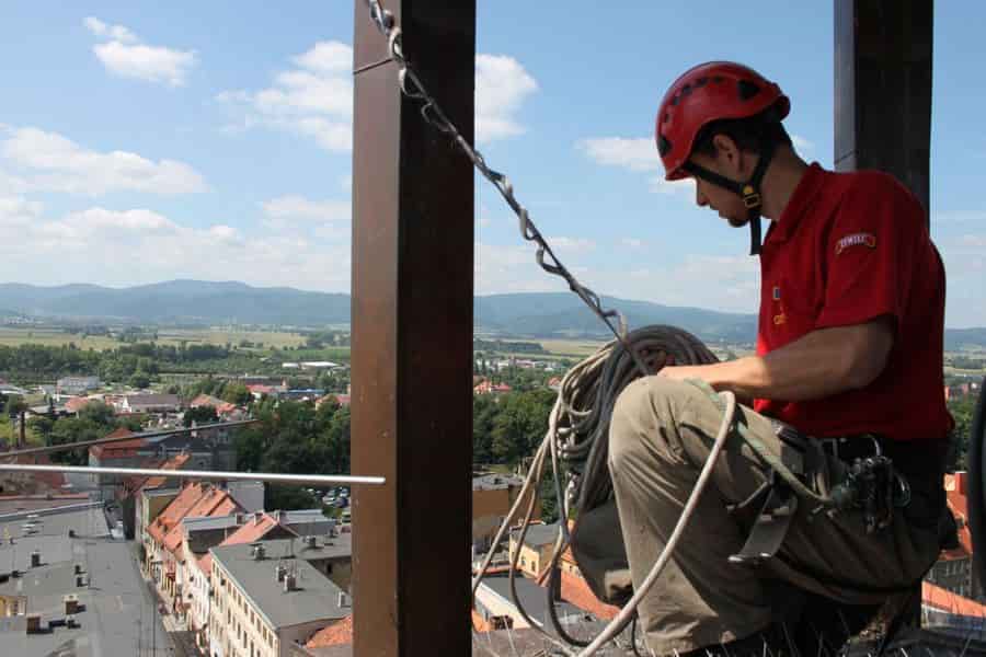 Usługi alpinistyczne – prace dekarskie i porządkowe na wysokościach